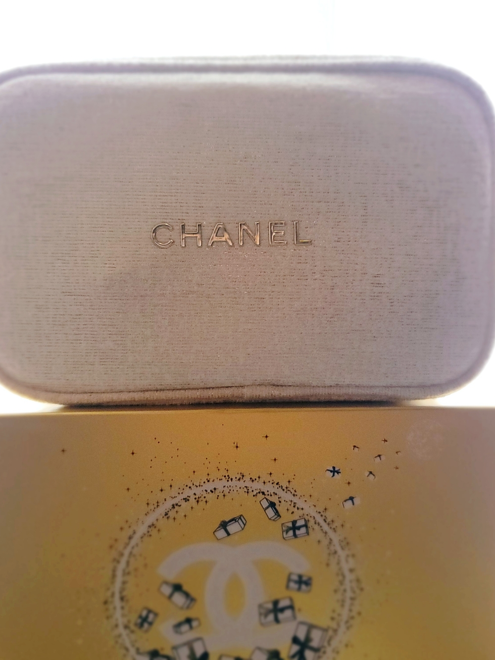 CHANEL Easy Come, Easy Glow - Picture 3 of 6